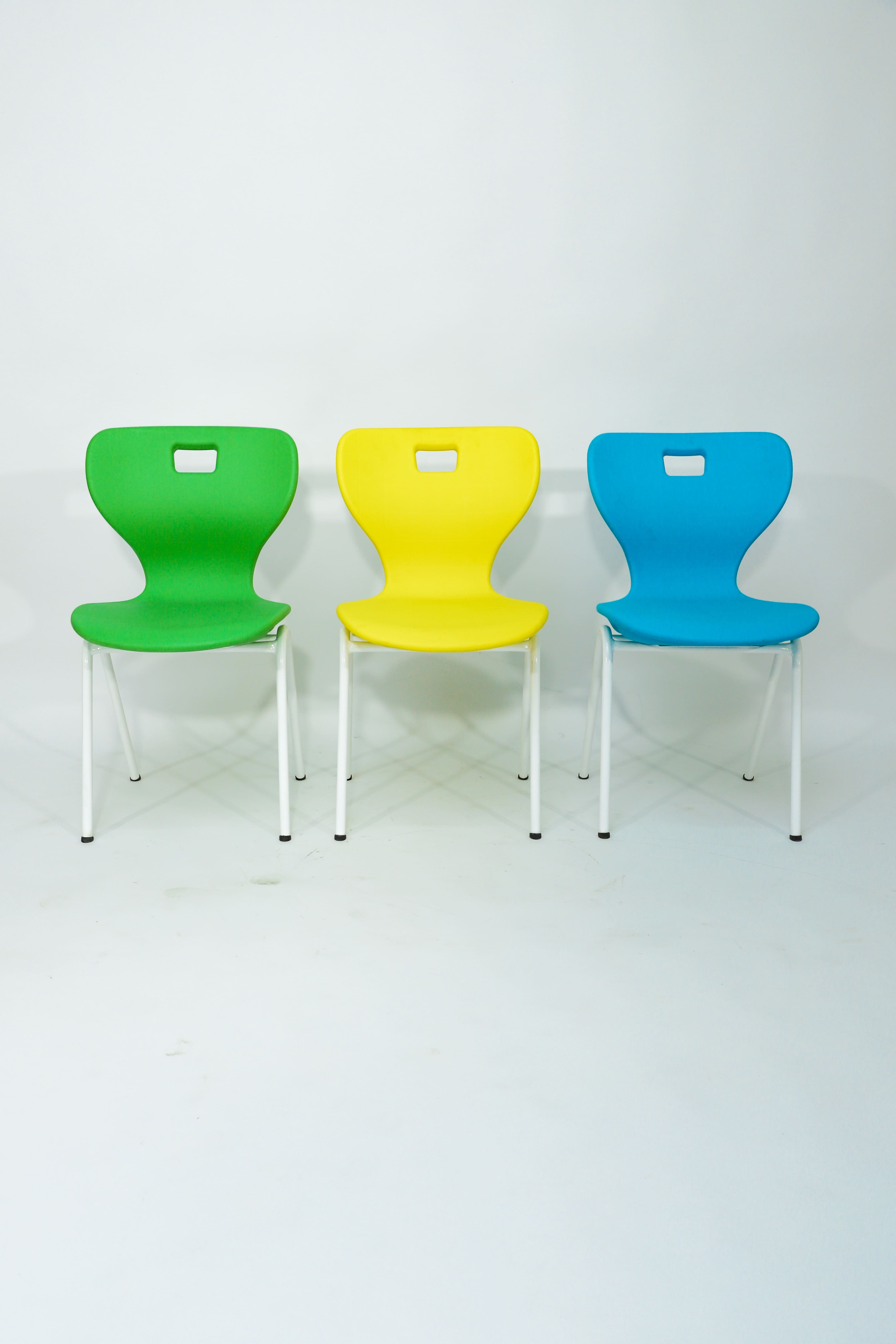 ПЛАСТИКОВОЕ СИДЕНИЕ